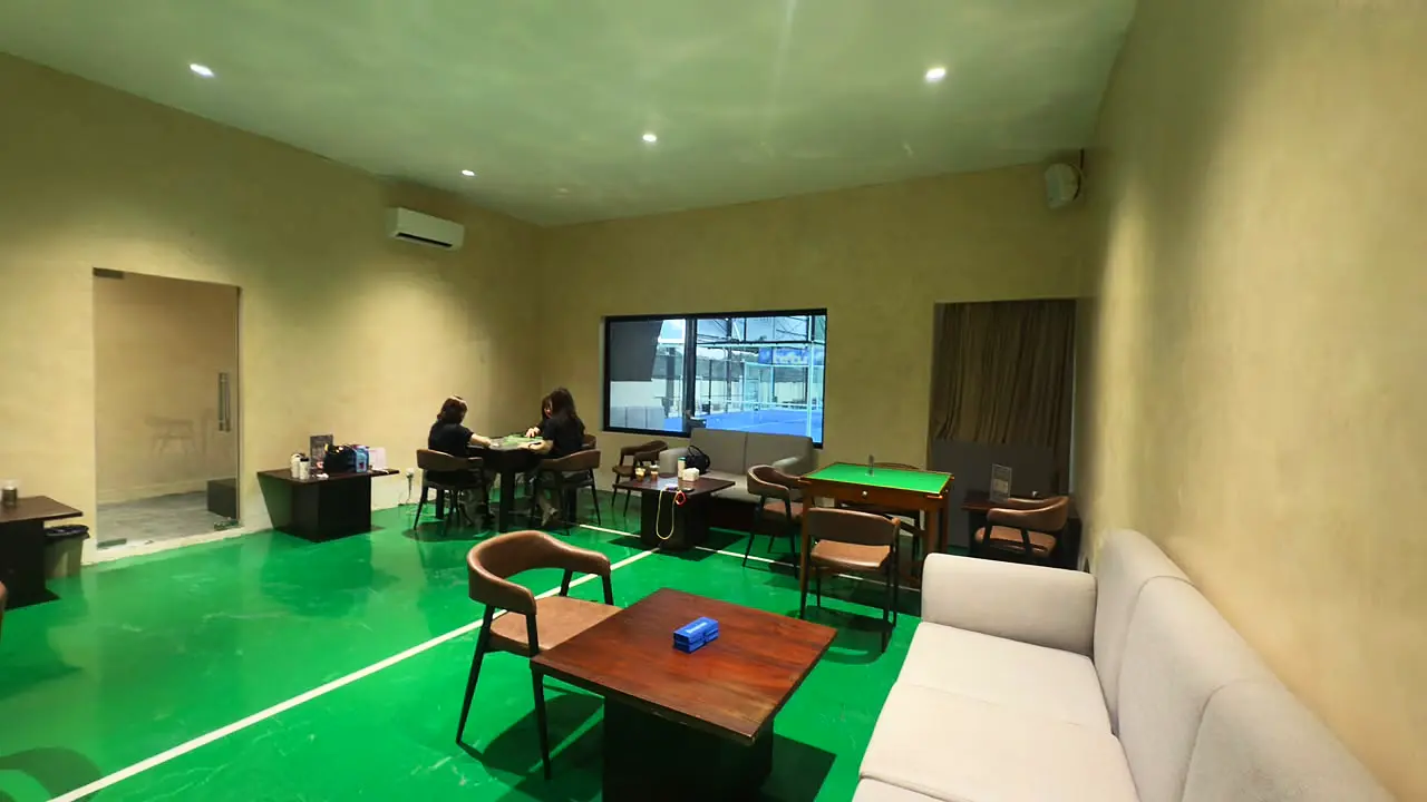 Ruang mahjong: Tujuh meja, ruangan ber-AC